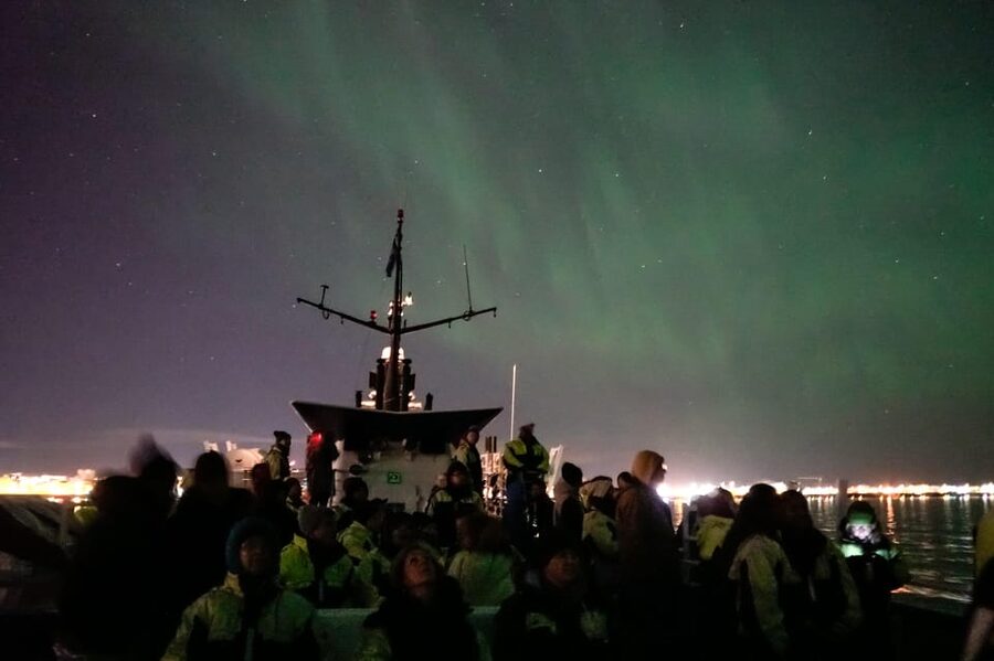 Reykjavik: Northern Lights Guided Boat Tour with Photos - Getting to Old Harbour and boarding the Rósin or Andrea