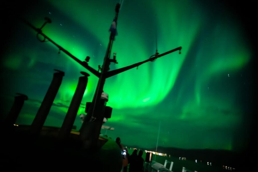 Reykjavik: Northern Lights Guided Boat Tour with Photos - The guide, photo help, and what to ask when the sky gets active