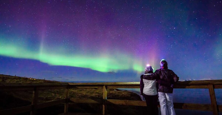 Reykjavík: Northern Lights Minibus Tour with Photos - Pickup timing, minibus comfort, and the real rhythm of a 4-hour night