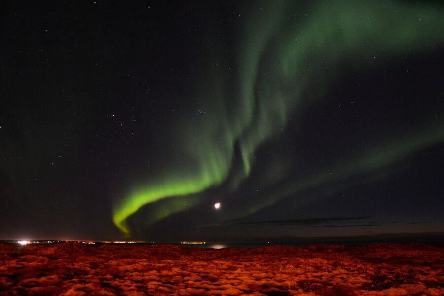 Reykjavik: Northern Lights Motor Yacht Cruise - Höfði and the Cold War moment, seen at night
