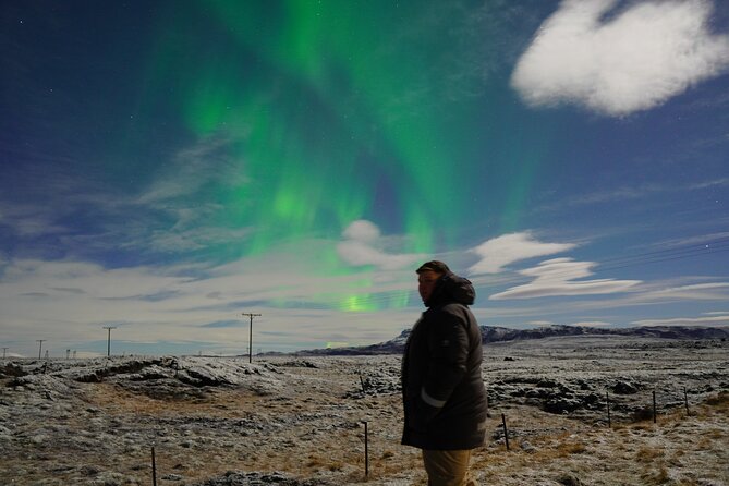 Reykjavik Northern Lights Tour with Pro Aurora Photos Small Group - Snacks, Cocoa, and How They Help You Actually Enjoy the Cold