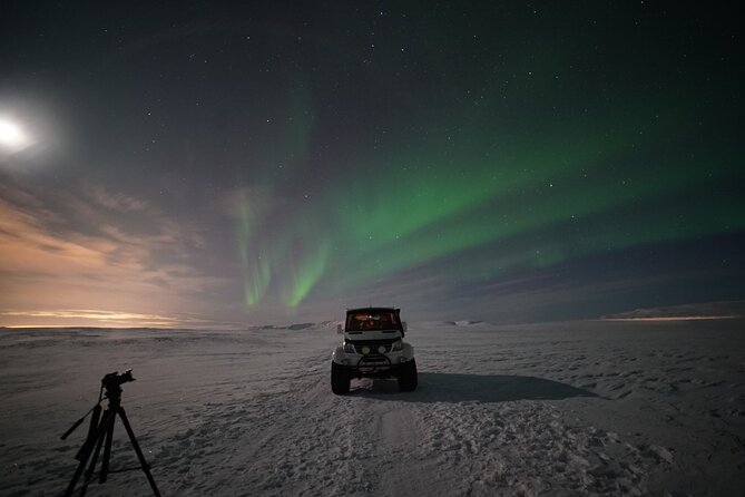 Reykjavik Northern Lights Tour with Pro Aurora Photos Small Group - Price and Value: Is $148.50 Worth It?