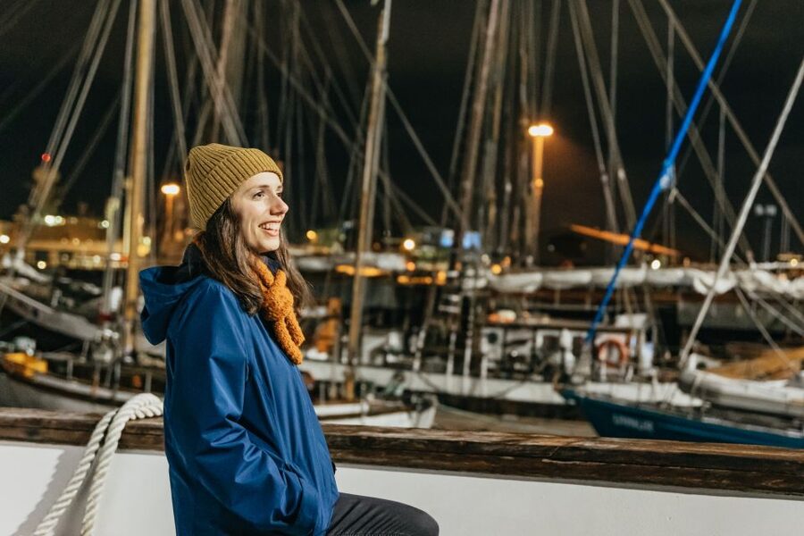 Reykjavik: Northern Lights Yacht Tour - Sailing out over Faxafloi Bay: why leaving the city helps