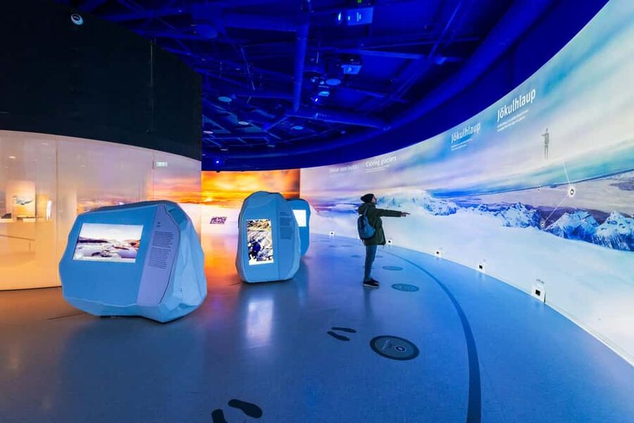 Reykjavik: Perlan Museum Wonders of Iceland Entrance Ticket - Planetarium 8K northern lights, how the museum handles the big hope
