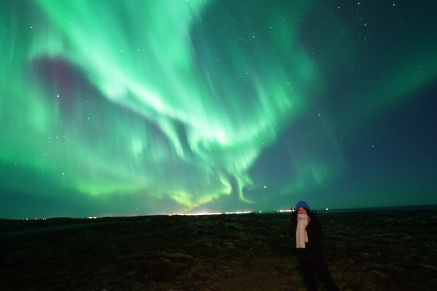 Reykjavik: Premium Northern Lights Tour with Free Photos - Staying Warm the Smart Way: Hot Chocolate, Wool Blankets, and Cinnamon Buns