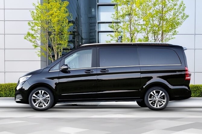 Reykjavik-Private Transfer to/from Keflavík Airport - The one-hour drive to Reykjavík: comfort plus useful context