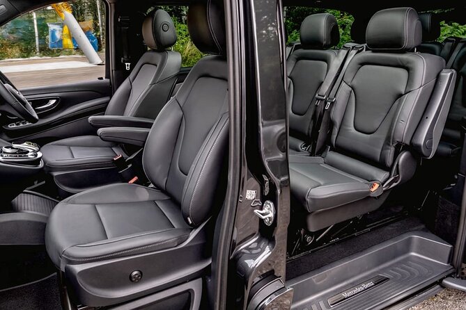Reykjavik-Private Transfer to/from Keflavík Airport - Price and value: what $199.11 per group really buys