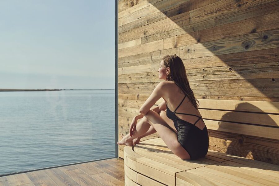 Reykjavik: Sky Lagoon Entrance Pass With 7-Step Spa Ritual - Infinity pool, sea views, and the swim-up bar reality check