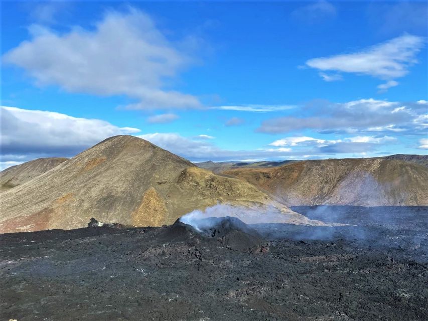 Reykjavík: Volcano Eruption Site and Reykjanes Hiking Tour - Volcanic Iceland, on the move: why this day hits different