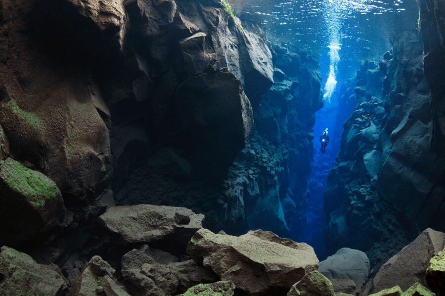 Silfra: Diving Between Tectonic Plates - Dry suit comfort, 2°C water, and the simple gear advantage