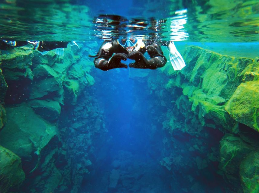 Silfra: Fissure Snorkeling Tour with Underwater Photos - The 30-Minute Safety Briefing: How You Stay Relaxed in a Cold Place