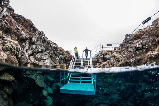 Silfra: Snorkeling Between Tectonic Plates - Meet on Location - What the guides do well, and why small groups matter