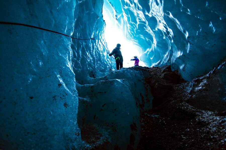 Skaftafell: Ice Cave Tour and Glacier Hike - How the guide experience shapes the day