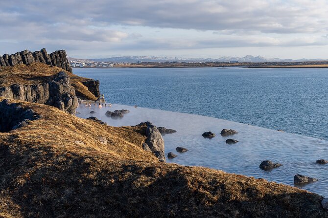 Sky Lagoon Ticket with 7-Step Ritual and Transfers from Reykjavik - Your Sky Lagoon entry routine: lockers, showers, and a calm first soak