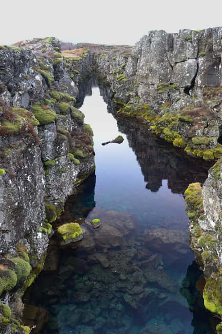 Small Group Golden Circle Tour w/ Kerid & Tomato Farm Visit - Þingvellir National Park: walking between plates and the Alþingi connection