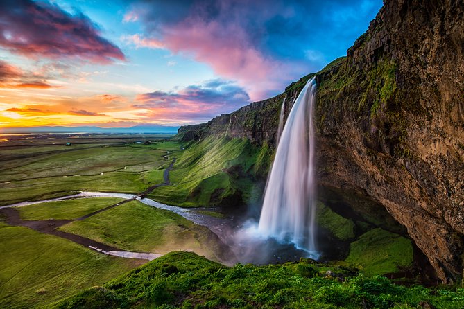 South Coast Iceland from Reykjavik with Guide & Touchscreen Audio - Vík Town Break: Lunch, Restrooms, and the Southern-Troll View