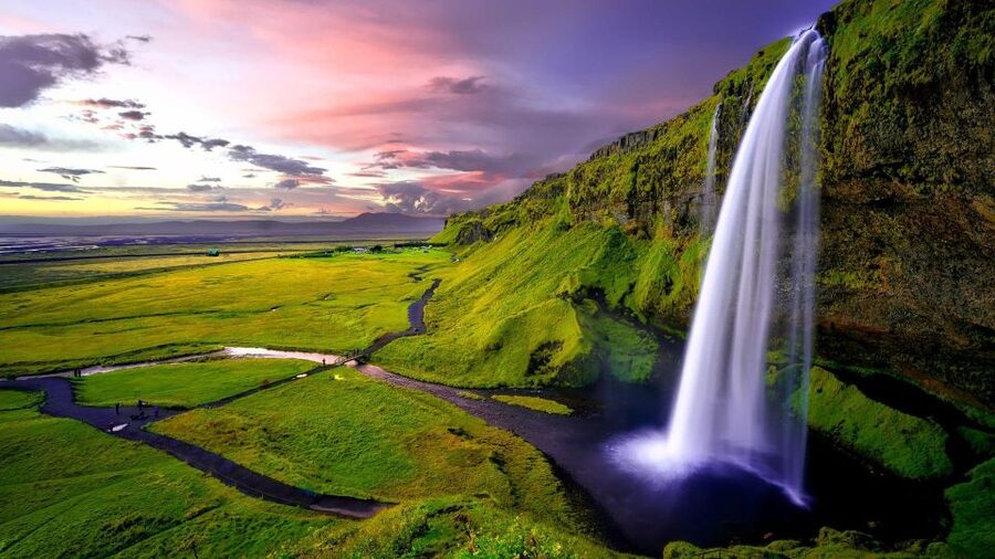South Coast of Iceland. Black beach, glaсier, waterfalls... - Seljalandsfoss: the big waterfall where you get wet on purpose