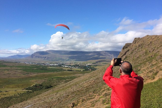 Tandem Paragliding over the Rugged Lava Fields at Blue Mountains - The optional GoPro video: nice souvenir, not required