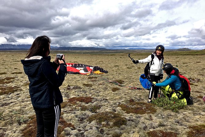 Tandem Paragliding over the Rugged Lava Fields at Blue Mountains - The safety briefing is the real start of the experience