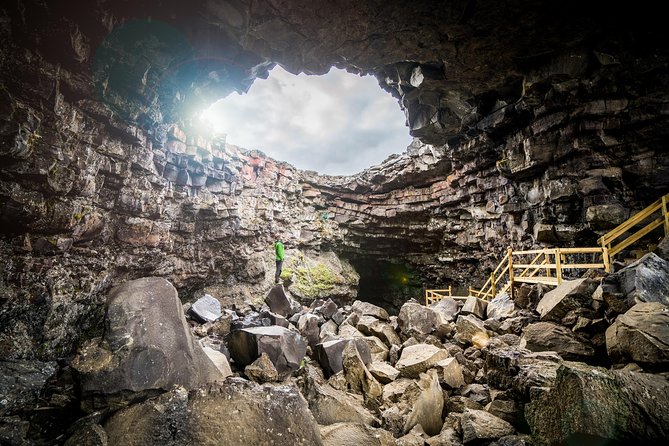 The Cave Explorer - Guides, pacing, and how the group dynamic feels