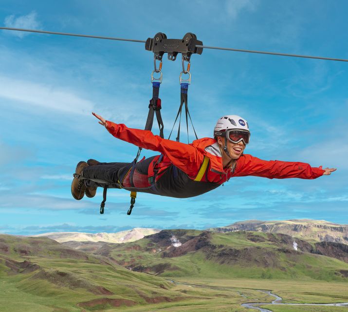The Falcon : Superman ride with Mega Zipline Iceland - The short hike along Black Canyon: a warm-up with real payoff