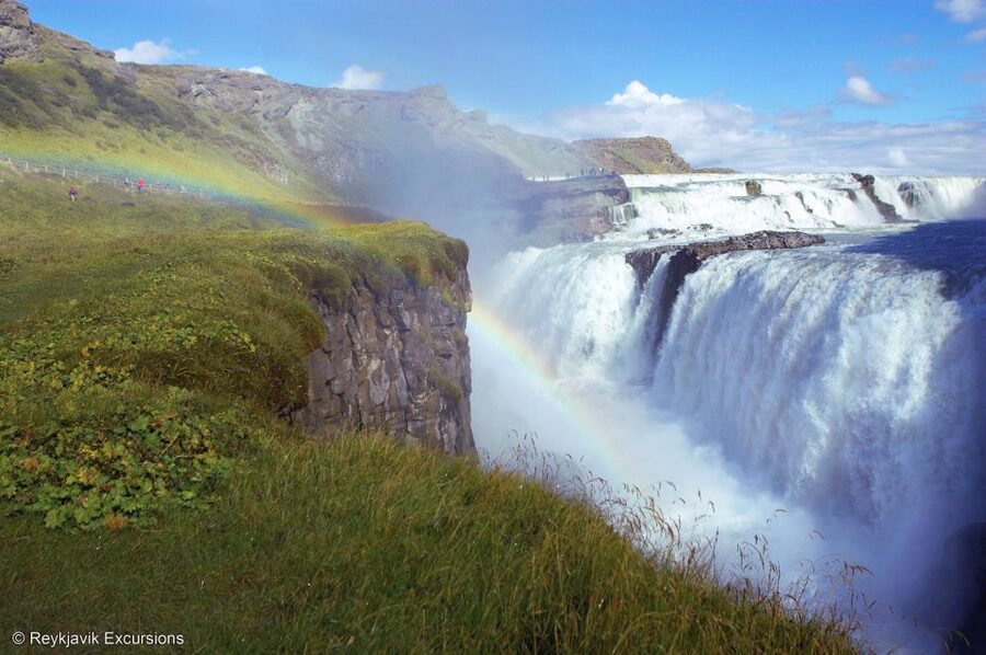 The Golden Circle & Hop On - Hop Off Combo Deal - Þingvellir National Park walk where plates move