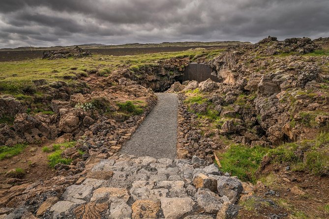 The Lava Tunnel Tour with Transfer from Reykjavik - How the guide shapes the mood: funny, clear, and different accents