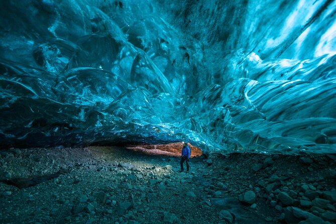The Original Ice Cave Tour in Jökulsárlón Glacier Lagoon - Stop at the Glacier Lagoon Base: More Than a Meeting Point
