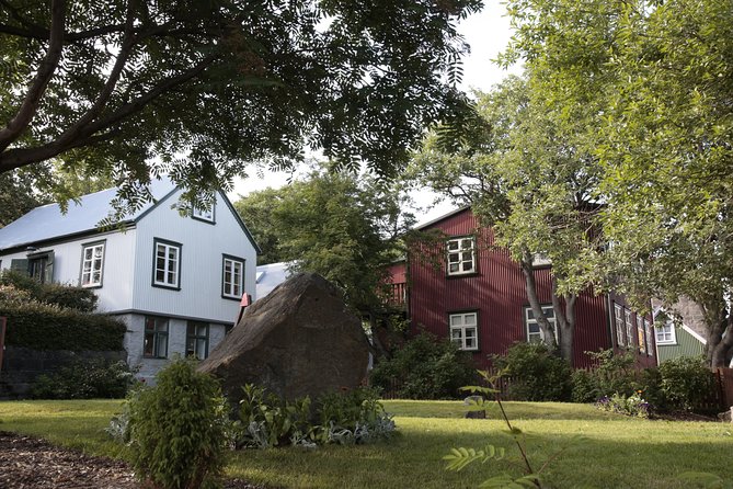 Walking tour of Reykjavik city - Where it starts and how the route feels under your feet